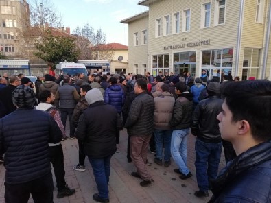 Pazarcılardan CHP'li Belediyeye Protesto