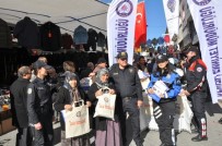 Polisler Kamu Spotlu Bez Çanta Dağıttı