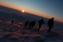 VAN GÖLÜ - 20 Saatte 4 Bin 58 Metreye Tırmandılar