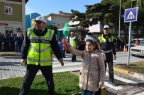 ALI SıRMALı - Edremit'te 'Yollar Yayanın' Etkinliği