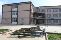 TURAN ERDOĞAN - Fırtına Kaş'ta İki Okulun Çatısını Uçurdu