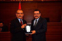 ORTAHISAR - Genç, Belediye Meclis Üyelerine Plaket Takdim Etti