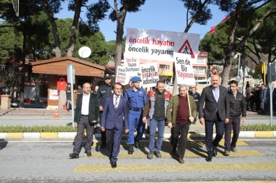 Kuyucak'ta Yaya Öncelikli Trafik Etkinliği Düzenlendi