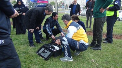 Şanlıurfa'da Otomobil Halk Otobüsüne Çarptı Açıklaması 3 Yaralı