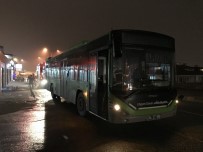 NECİP FAZIL KISAKÜREK - Seyir Halindeki Otobüsün Motor Kısmında Yangın Çıktı