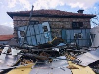 ŞİDDETLİ RÜZGAR - Şiddetli Rüzgar Evin Çatısını Uçurdu Açıklaması 1 Çocuk Yaralı