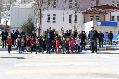 Van Çatak'ta 'Yaya Öncelikli Trafik' Etkinliği