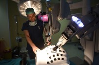 ROBOTİK CERRAHİ - Ege Üniversitesi, Geleceğin Robotik Cerrahlarını Yetiştiriyor