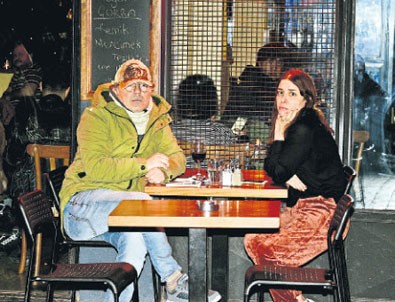 Eski Sevgililer Yan Yana Geldi