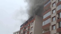 Giresun'da Bir Evin Çatı Katında Çıkan Yangın Söndürülmeye Çalışılıyor Haberi