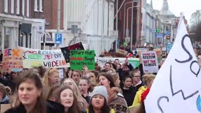 Hollanda'da Öğrencilerden İklim Protestosu