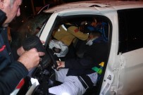 ALTINŞEHİR - Otomobilde Sıkışan Sürücü İçin Ekipler Seferber Oldu