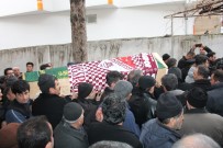 FETHİ SEKİN - Simit Satarak Elazığspor'a Destek Olmuştu, Bayrağı Tabutuna Örtüldü