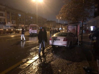 Başkent'te Sıkışmalı Trafik Kazası Açıklaması 2 Yaralı