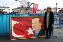 Mitinge Geç Kaldı, Cumhurbaşkanı Tablosu Elinde Kaldı