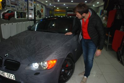 Otomobiline Öyle Bir Şey Yaptı Ki Gören Dönüp Tekrar Bakıyor