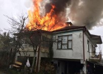 Sakarya'da Ev Alevlere Teslim Oldu