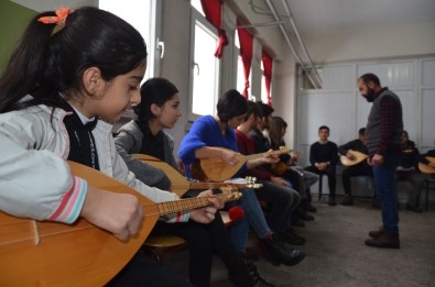Beytüşşebap'ta Tek Sosyal Aktivite Bağlama Kursu