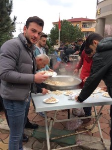 Cemaate Tavuklu Pilav İkrâmı