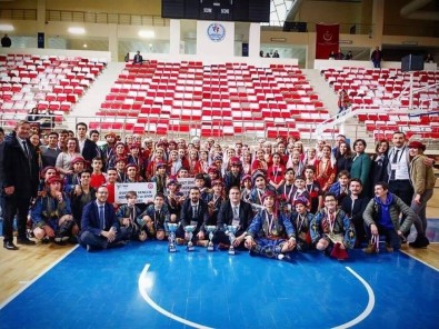Cumhuriyet Anadolu Lisesi'nin Halk Oyunlarından 5 Yılda 5'İnci Şampiyonluğu
