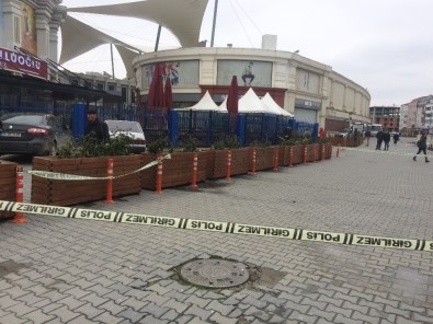Eyüp'te Alışveriş Merkezi Önünde Silahlı Saldırı