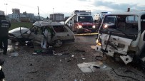 İzmir'de İki Araç Kafa Kafaya Çarpıştı Açıklaması 1 Ölü, 3 Yaralı