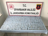 DİYARBAKIR VALİLİĞİ - Roma Ve Bizans Dönemine Ait Eserleri Satmaya Çalışırken Yakalandılar