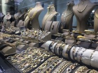 ALI CANDAN - Sevgililer Günü'nde Altının Pahalılığı Gümüşe Yöneltti