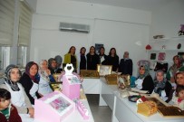 EL EMEĞİ GÖZ NURU - Valinin Eşi Yeşim Pekmez Kadınların Yaptığı Ürünleri İnceledi