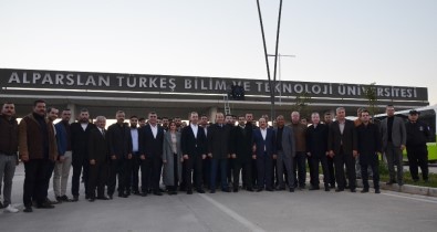 Alparslan Türkeş Bilim Ve Teknoloji Üniversitesi'nin Tabelası Takıldı