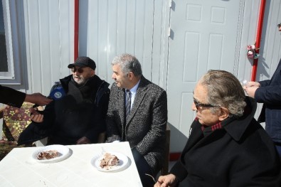 Başkan Çelik, Hayırsever Osman Ulubaş'a Doğum Günü Sürprizi Yaptı