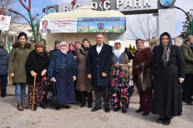 Bigadiç'te Süt Dağıtımı Devam Ediyor