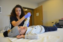 FİZİK TEDAVİ - Boynu Kırılan Irak'lı Küçük Çocuk Türkiye'de Sağlığına Kavuştu