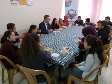 Derebucak'ta Öğrencilere Obeziteye Karşı Çorba Dağıtımı