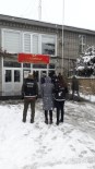 Kars'ta Esrarı Vücuduna Saran Kadın Yakayı Ele Verdi