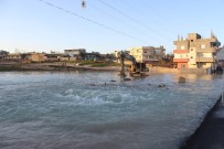 NUSAYBİN BELEDİYE - Nusaybin'de İçme Suyu Şebekesi Patladı
