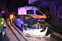 Otomobille Çarpışan Ambulansın Girdiği Bina Sakinleri Deprem Oluyor Sandı