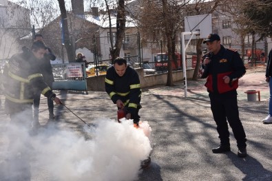 Saffet Şeker İlkokulu'nda İtfaiye'den Nefes Kesen Tatbikat