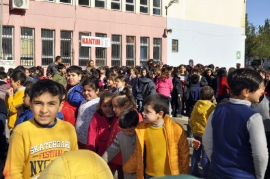 Şanlıurfa'da Öğrencilere Yönelik  Deprem Ve Yangın Tatbikatı Yapıldı