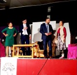 ÇETIN KıLıNÇ - Sarıgöllü Gençlerin Tiyatro Oyunu Büyük Beğeni Topladı