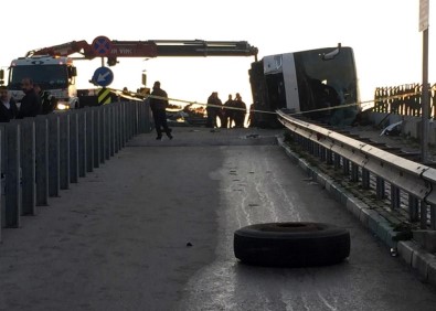 Uludağ'da Öğrencileri Taşıyan Otobüs Devrildi Açıklaması 25 Yaralı