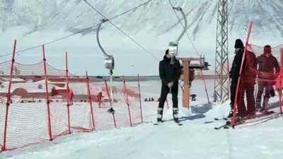 Bitlis'te Kayak Tesisinde Hafta Sonu Yoğunluğu