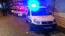 İzmir'de Bıçaklı Kavga Açıklaması 1 Yaralı