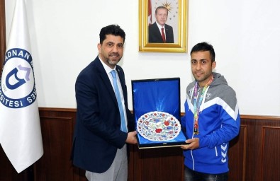 Türkiye Birincisi Sporcudan Rektör Aldemir'e Ziyaret