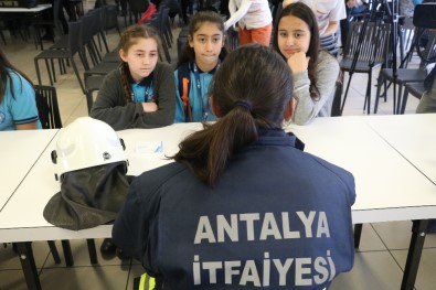 Antalya'da 'Kızlar Da Yapabilir' Etkinliği