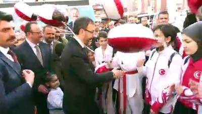 Bakan Kasapoğlu, Yenimahalle'de Vatandaşlara Hitap Etti