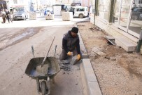 KALDIRIM ÇALIŞMASI - Belediyenin Asfalt Ve Kaldırım Çalışması Başlattı