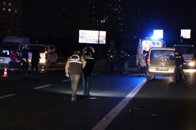 Beşiktaş’ta otomobil yayalara çarptı; 1 ölü, 2 yaralı