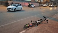FEVZI ÇAKMAK - Bisikleti İle Otomobile Çarpan Kız Yaralandı