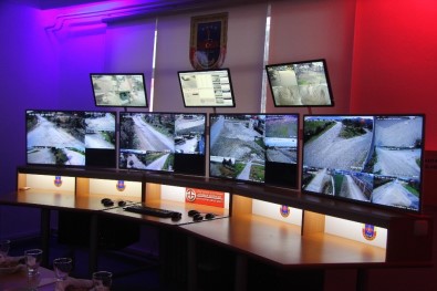 Burhaniye'de Kırsal Mahallelere 75 Mobese Kamera Takıldı